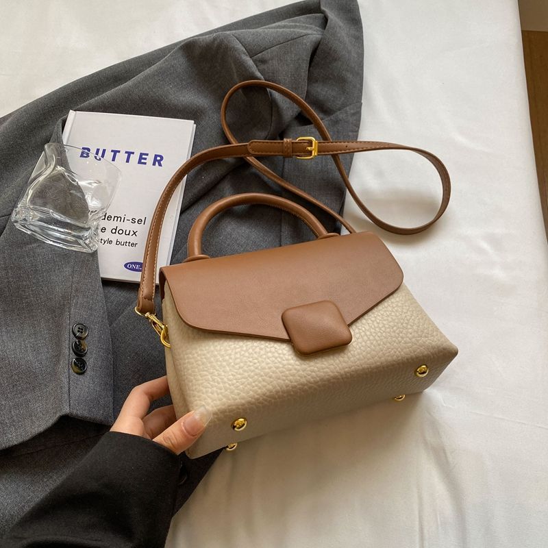 Luxurious Vintage-Inspired Women’s Handbag