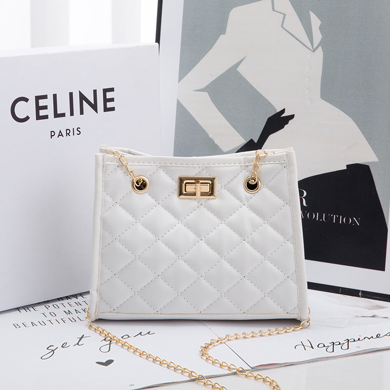 EleganceEdge – Women’s Mini Chain Shoulder Bag