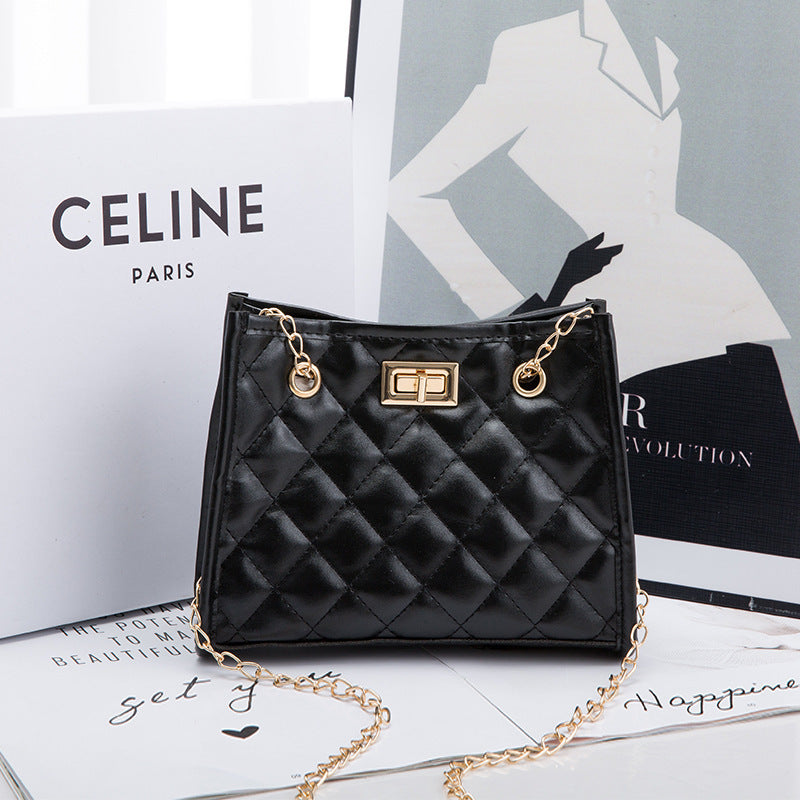 EleganceEdge – Women’s Mini Chain Shoulder Bag