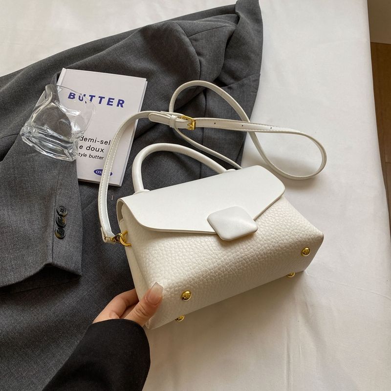 Luxurious Vintage-Inspired Women’s Handbag