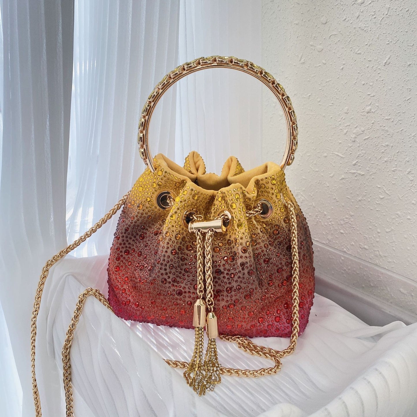 GlimmerTote – Elegant Rhinestone Chain Handbag