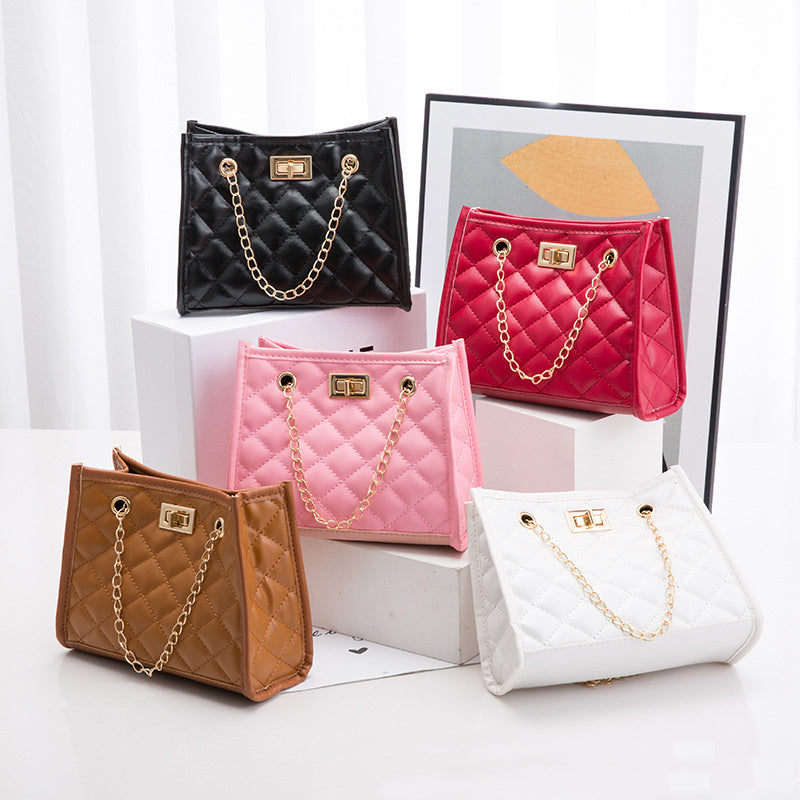 EleganceEdge – Women’s Mini Chain Shoulder Bag