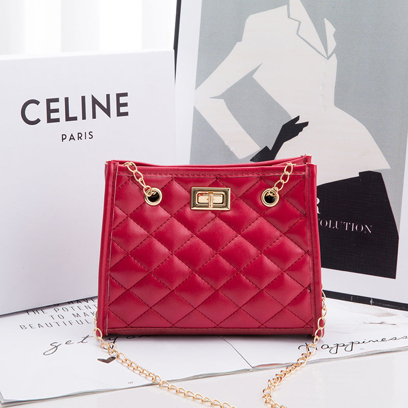 EleganceEdge – Women’s Mini Chain Shoulder Bag