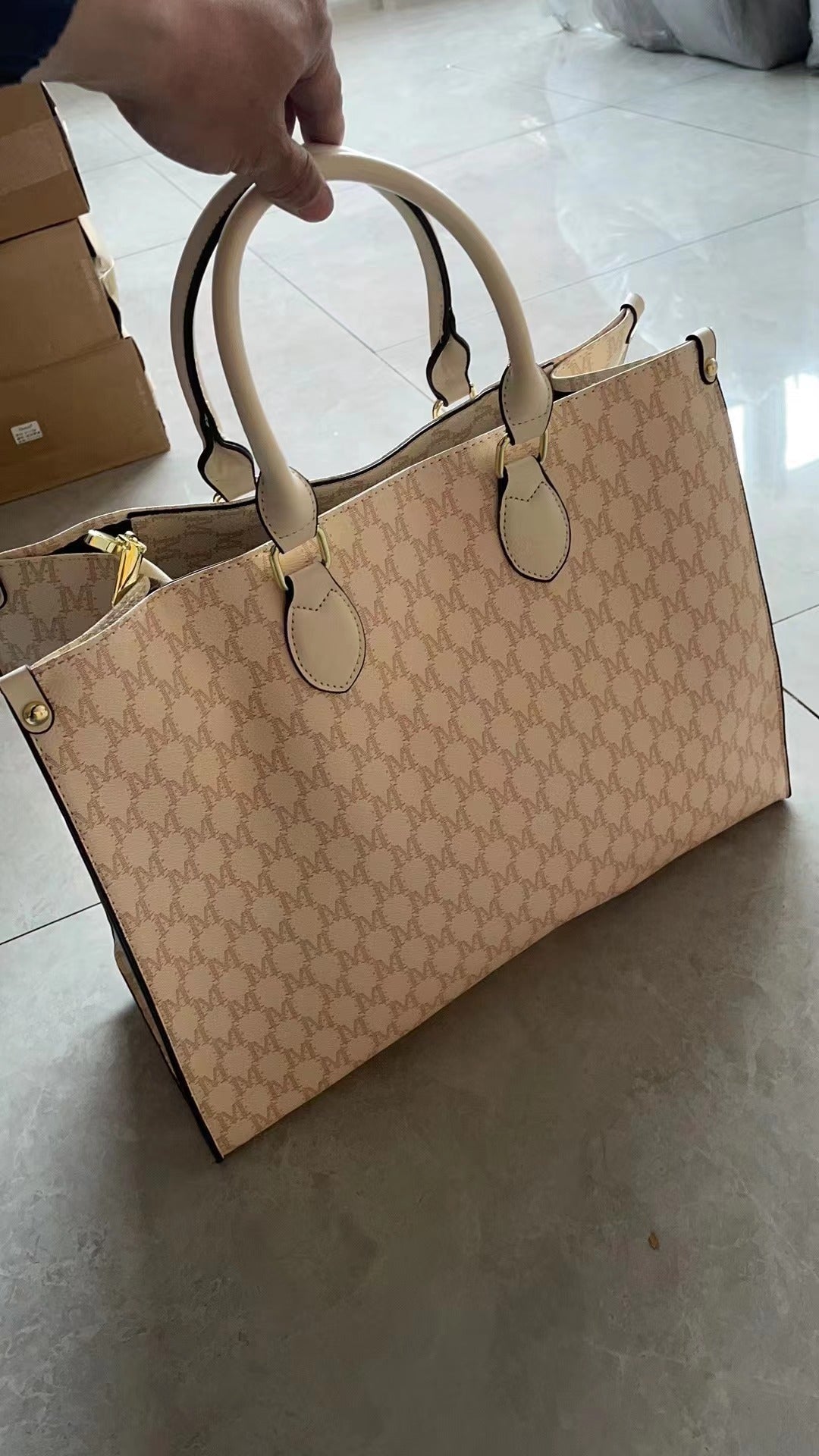 RetroVibe – Vintage-Style Shoulder Tote for Women