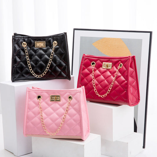 EleganceEdge – Women’s Mini Chain Shoulder Bag